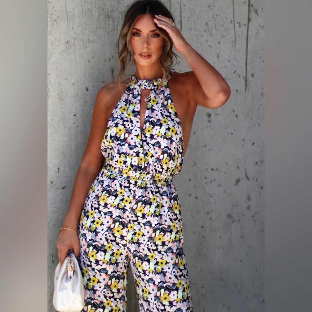 NWT VICI BLUMA FLORAL HALTER JUMPSUIT - BLACK/MULTI |Size Medium LAST ONE!!! - Picture 4 of 8